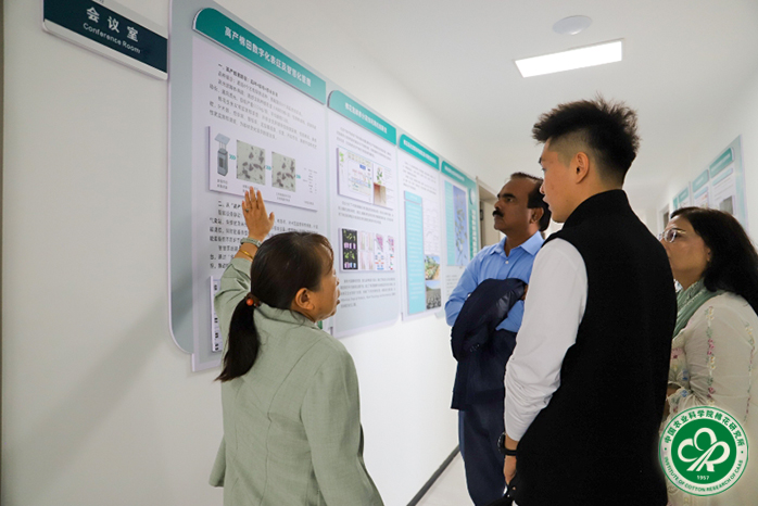 参观中国农业科学院西部农业研究中心xiu.jpg